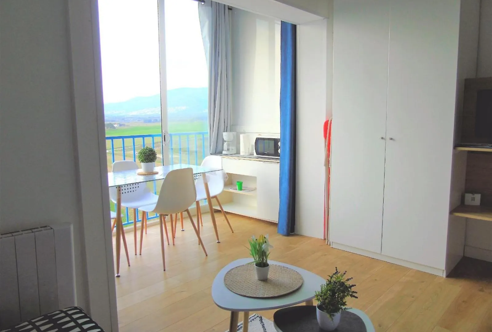 Apartment Studio Avec Piscine Et Vue Montagne Roses